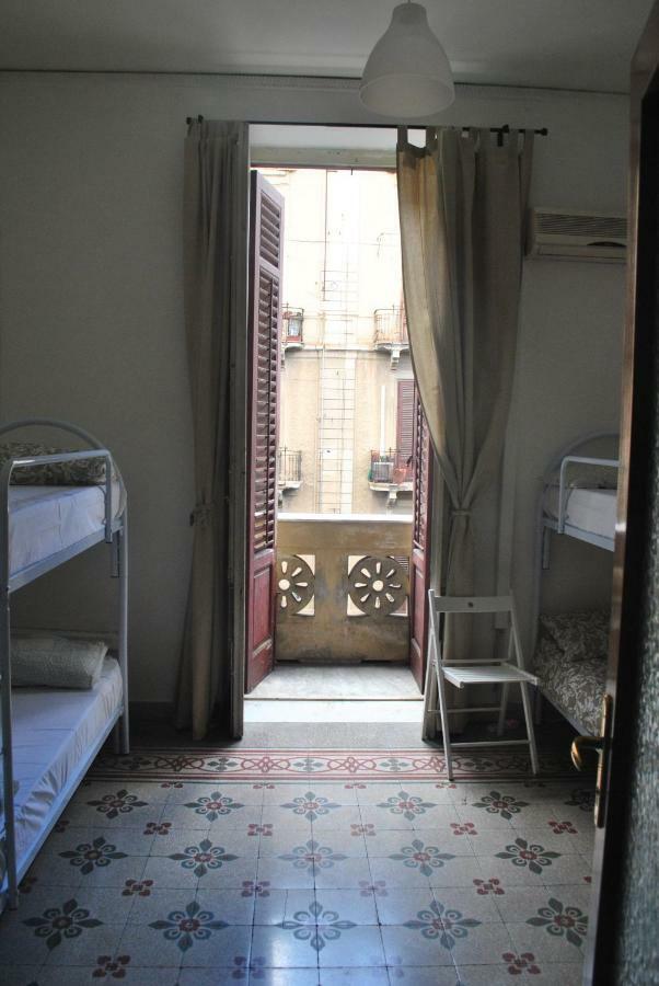 Hostal Sunrise &